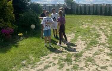 Rajd pieszy uczni&oacute;w kl. 4b 6