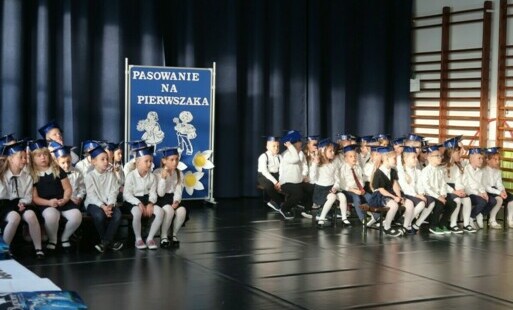 Zdjęcie do Uroczyste Ślubowanie Klas Pierwszych