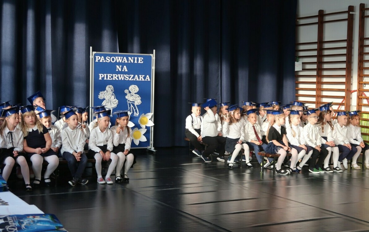 Zdjęcie do Uroczyste Ślubowanie Klas Pierwszych