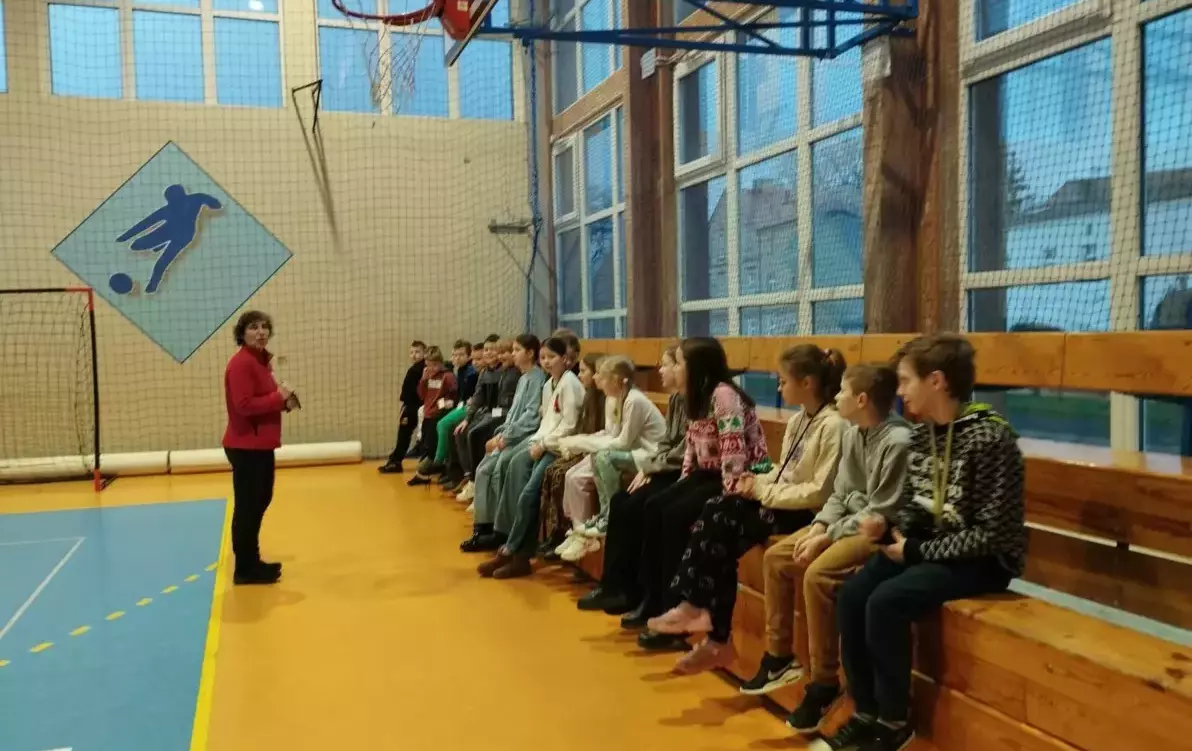 Zdjęcie do SPOTKANIE Z PRACOWNIKIEM POWIATOWEJ STACJI SANITARNO - EPIDEMIOLOGICZNEJ PANIĄ JOLANTĄ ROKOSZ