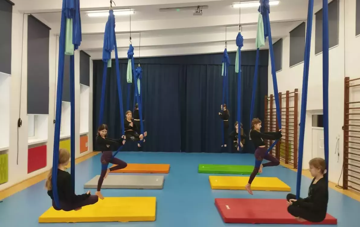 Zdjęcie do Dodatkowe zajęcia sportowe - Aerial Joga