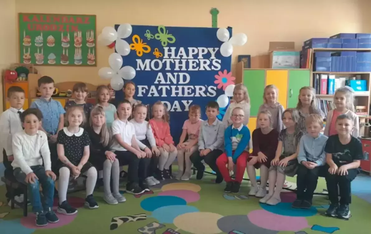 Zdjęcie do Występ oddziału 0B z okazji Dnia Mamy i Taty