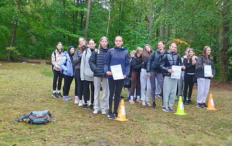 Zdjęcie do MISTRZOSTWA POWIATU DRAWSKIEGO W SZTAFETOWYCH BIEGACH PRZEŁAJOWYCH