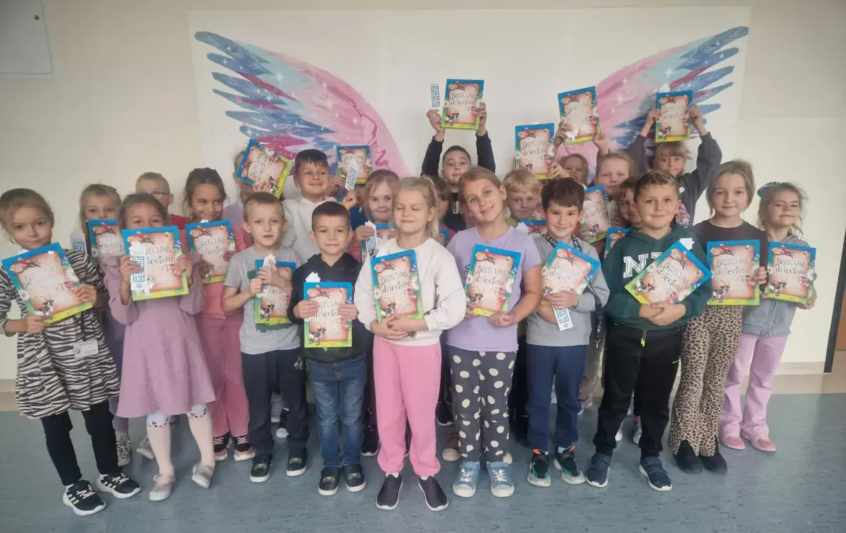 Zdjęcie do Wizyta klasy 1b w szkolnej bibliotece