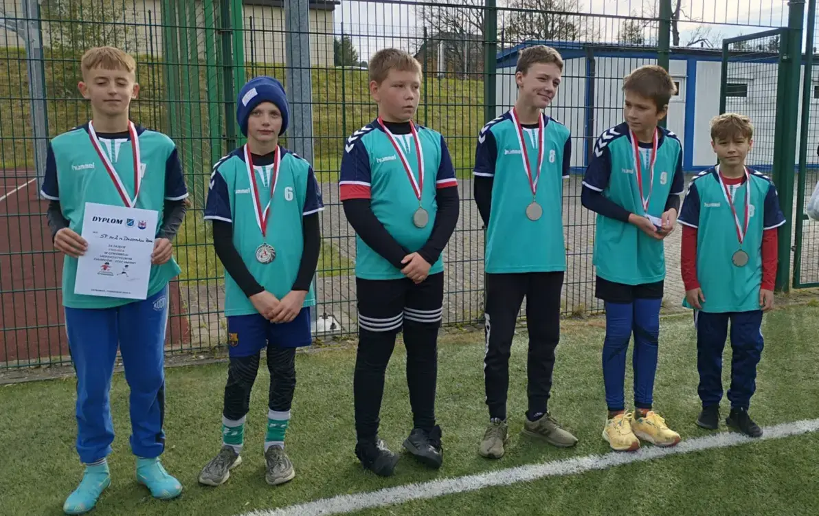 Zdjęcie do Czw&oacute;rb&oacute;j Lekkoatletyczny Chłopc&oacute;w - II miejsce to wielki sukces naszej drużyny!