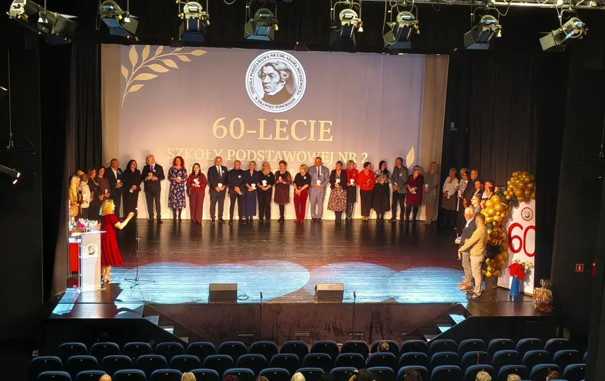 Zdjęcie do Szkoła Podstawowa nr 2 w Drawsku Pomorskim świętuje 60-lecie działalności.