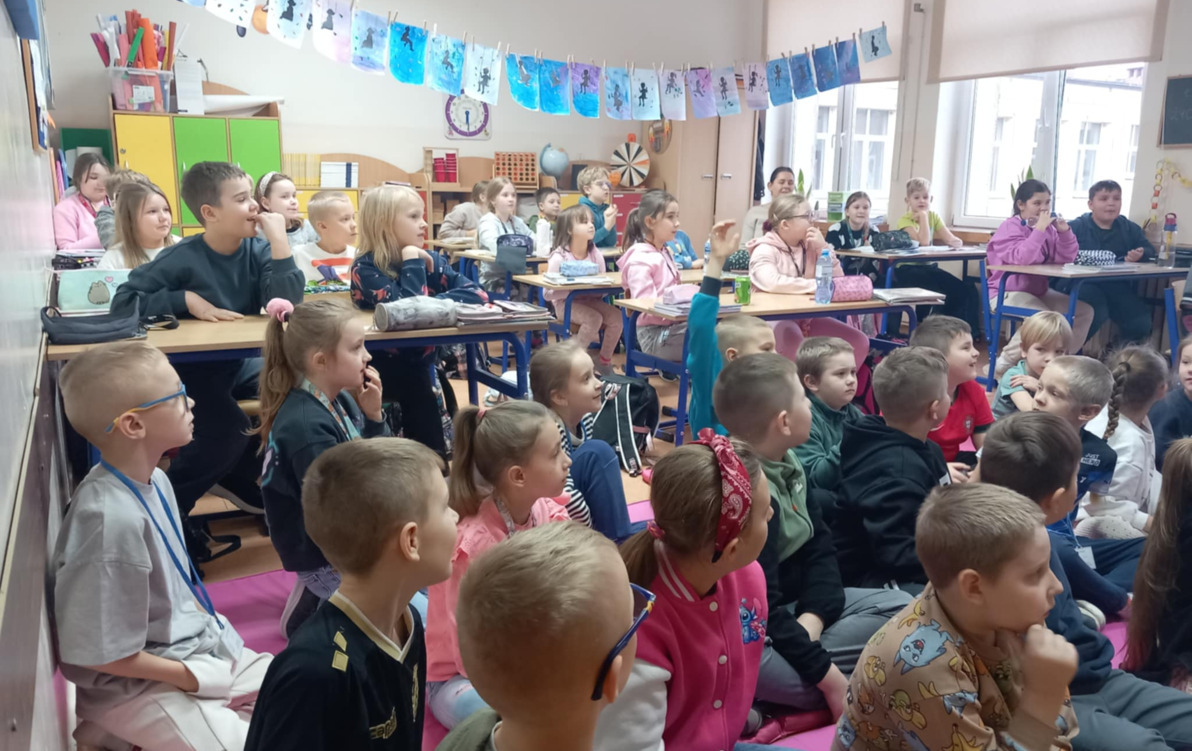 Zdjęcie do Wsp&oacute;lna lekcja o oszczędzaniu - klasy 2b i 3b spotkały się z przedstawicielkami PKO BP