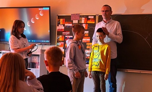 Zdjęcie do Kosmos na wyciągnięcie ręki &ndash; niezwykłe spotkanie klas trzecich